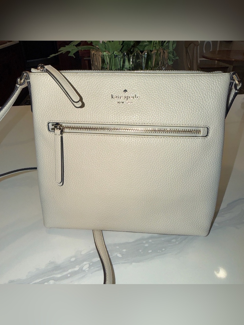 Kate Spade Leila Swingpack buckle crossbody bag in Soft White EUC